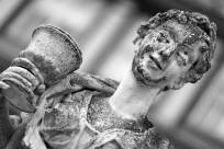 Schloss-Statue_Frau-mit-Kelch_Wolfenbuettel.jpg_ALT